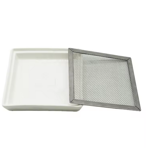 Keimschale_keramik_weiss Weisse Keramikschale mit einem Gitter aus Chromstahl zur Anzucht von Microgreens.